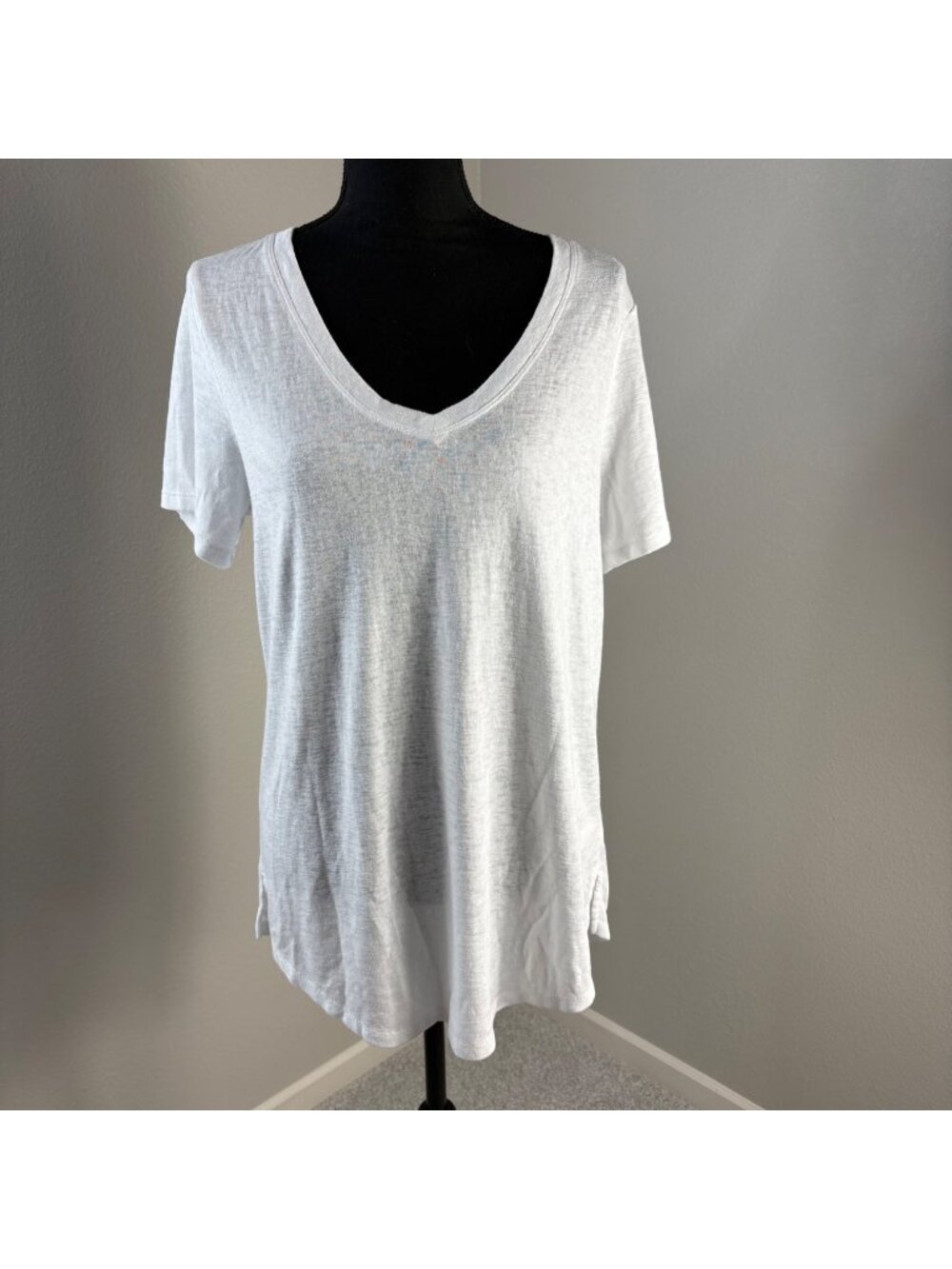 Athleta Breezy White V-Neck T-shirt Womens Large Tall LT Classic Tennis Workout